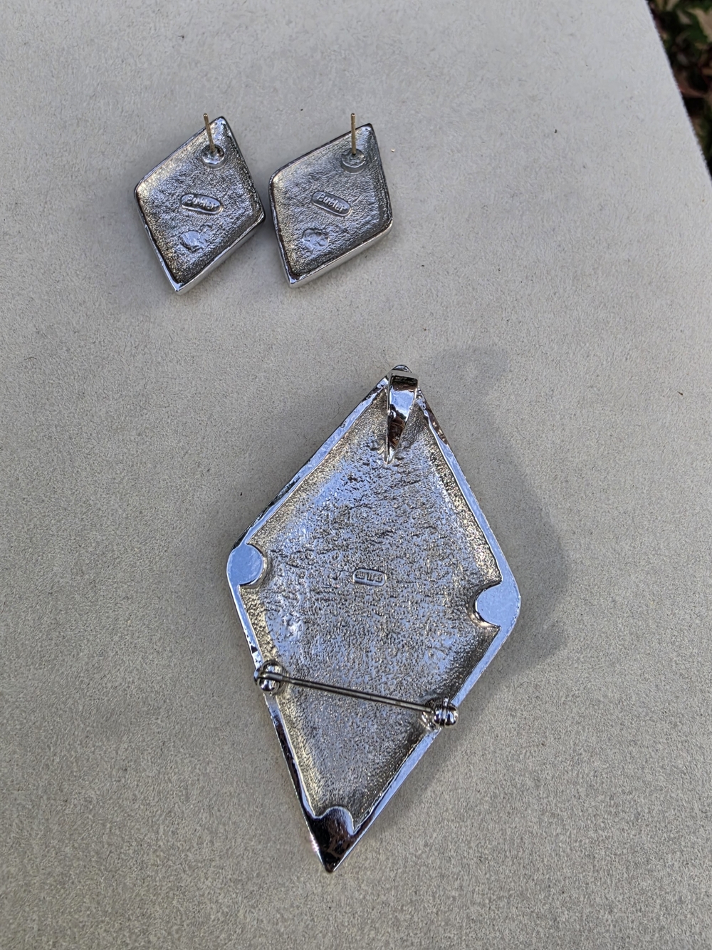 Butler: Crystal-Accented Mother-of-Pearl Diamond Brooch and Earring Set - Picture 4 of 9
